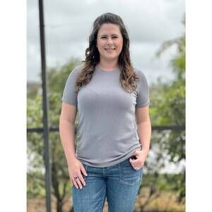 NEW TRES BIEN radiantly ribbed crew neck tee in silver